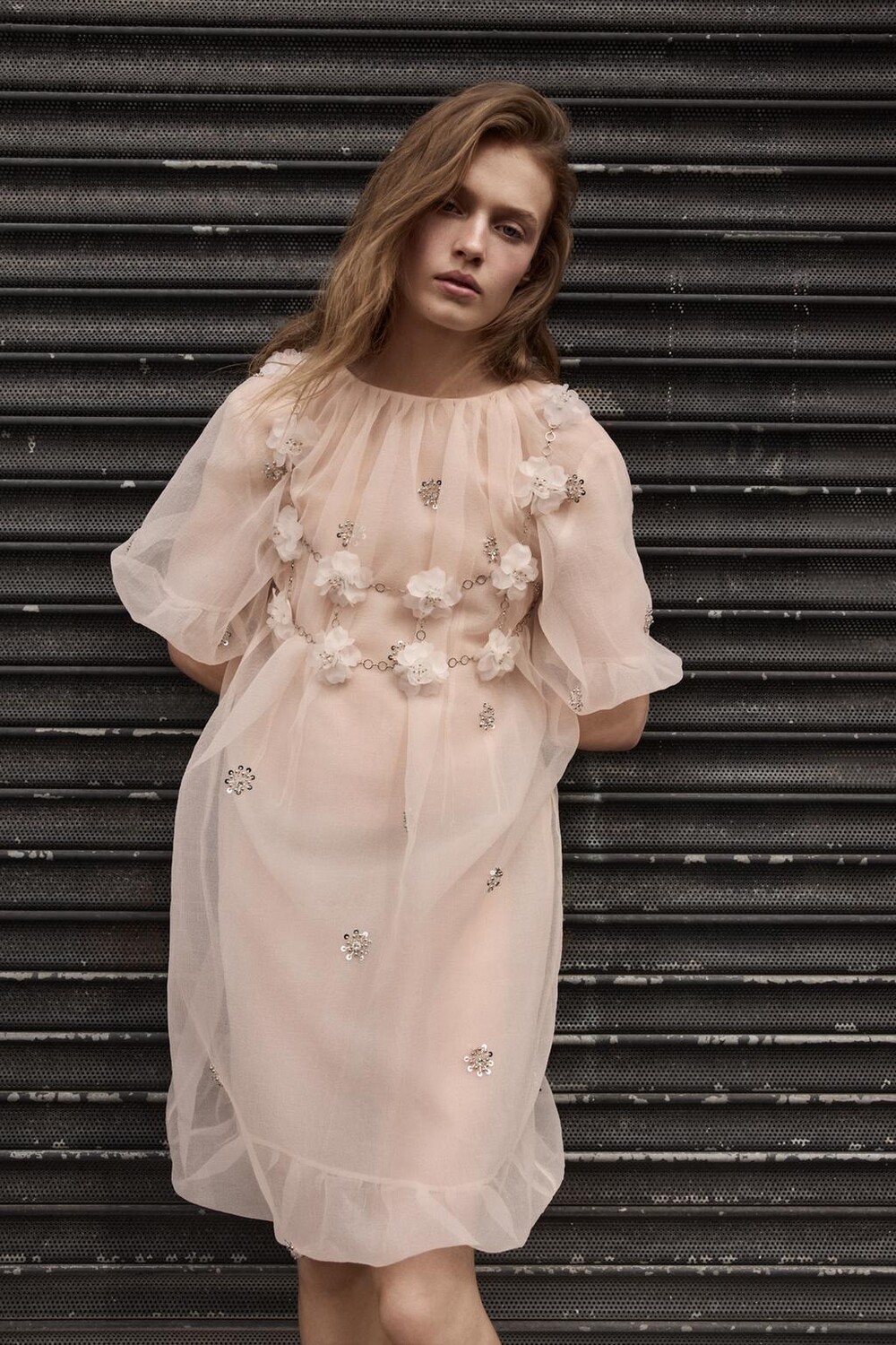 

Металлический топ с бусерами и цветами ZARA, светло-розовый