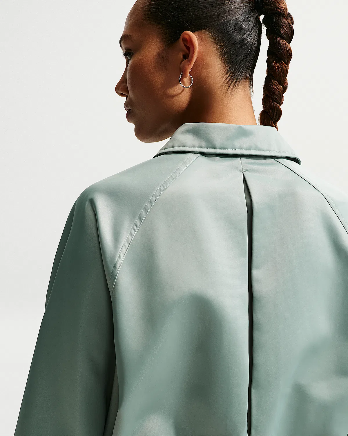 Женская оверсайз сатиновая куртка Nike Sportswear, Steam/Sail — фото 2