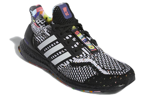 Кроссовки ultraboost 5.0 dna shoes x kris andrew small Adidas, черный — фото 3