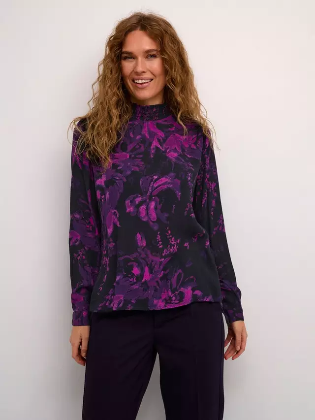 

Топ KAFFE Amber Smock High Neck, цвет black/purple