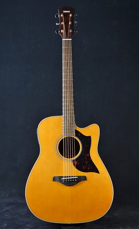 

Акустическая гитара Yamaha A1R Dreadnought Vintage Natural