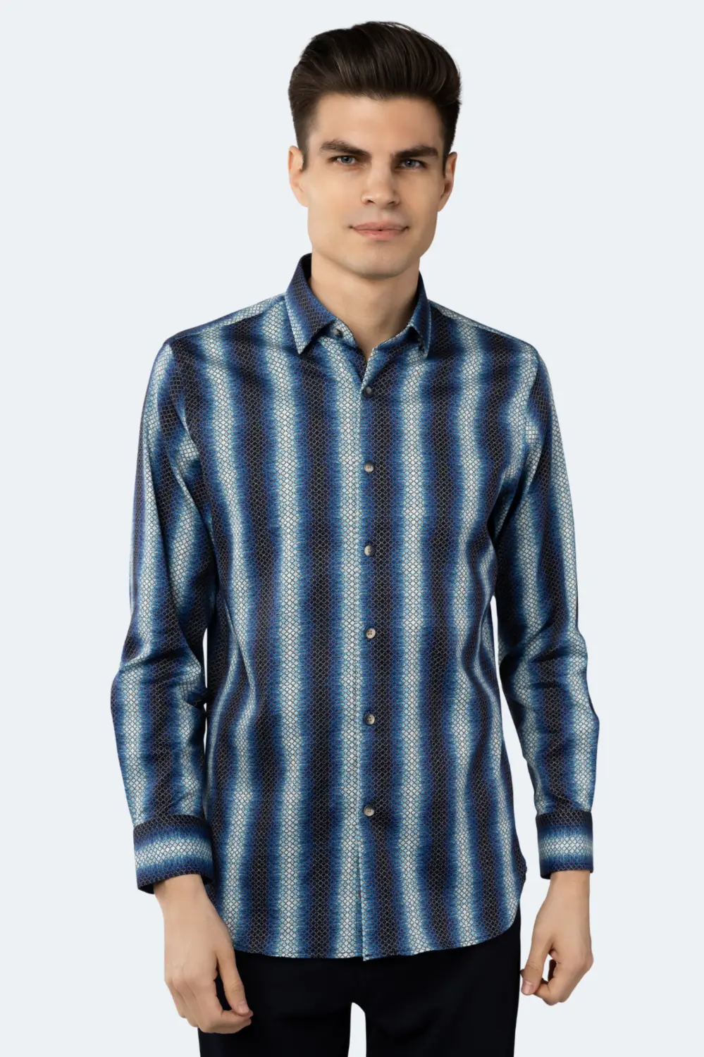 

Темно-синий голубой с градиентом и рубашка-цепочка с золотым кругом Luchiano Visconti, мультиколор