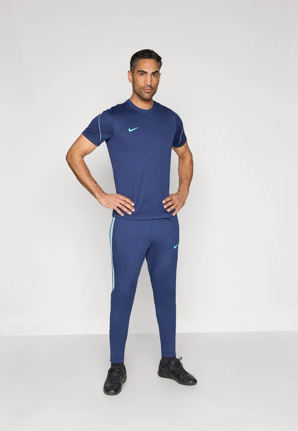 Лучшая спортивная футболка Nike Performance, Midnight Navy/Vivid Sky — фото 2