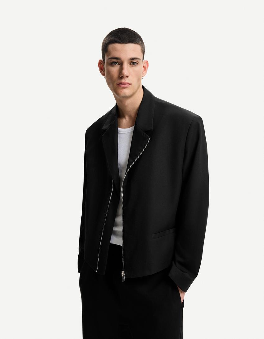 

Укороченный блейзер с застежкой-молнией Bershka, черный