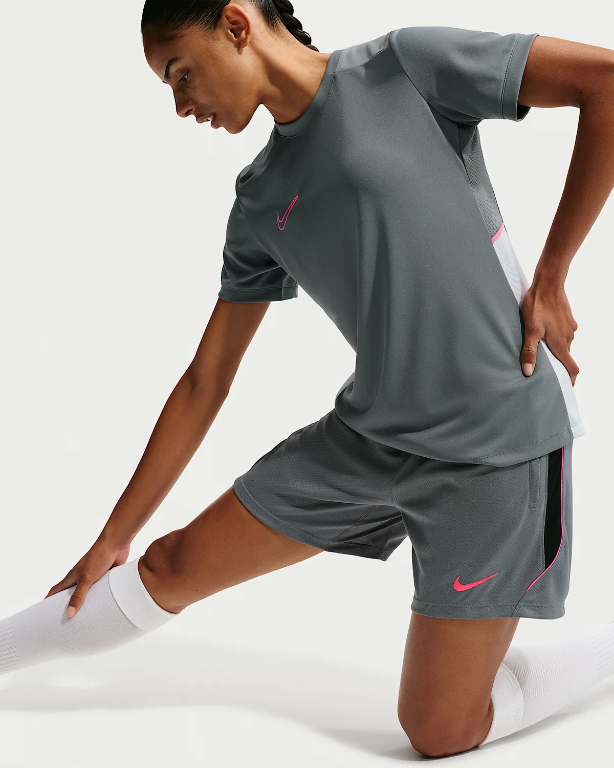 Женские футбольные шорты Nike Strike Dri-FIT, Smoke Grey/Black/Hot Punch/Hot Punch — фото 4