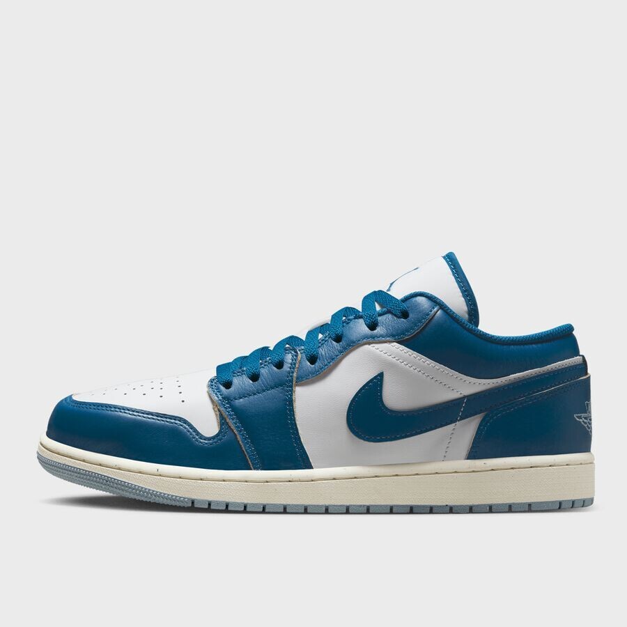 

Кроссовки Air Jordan 1 Low SE JORDAN, цвет white/industrial blue-blue grey-sail