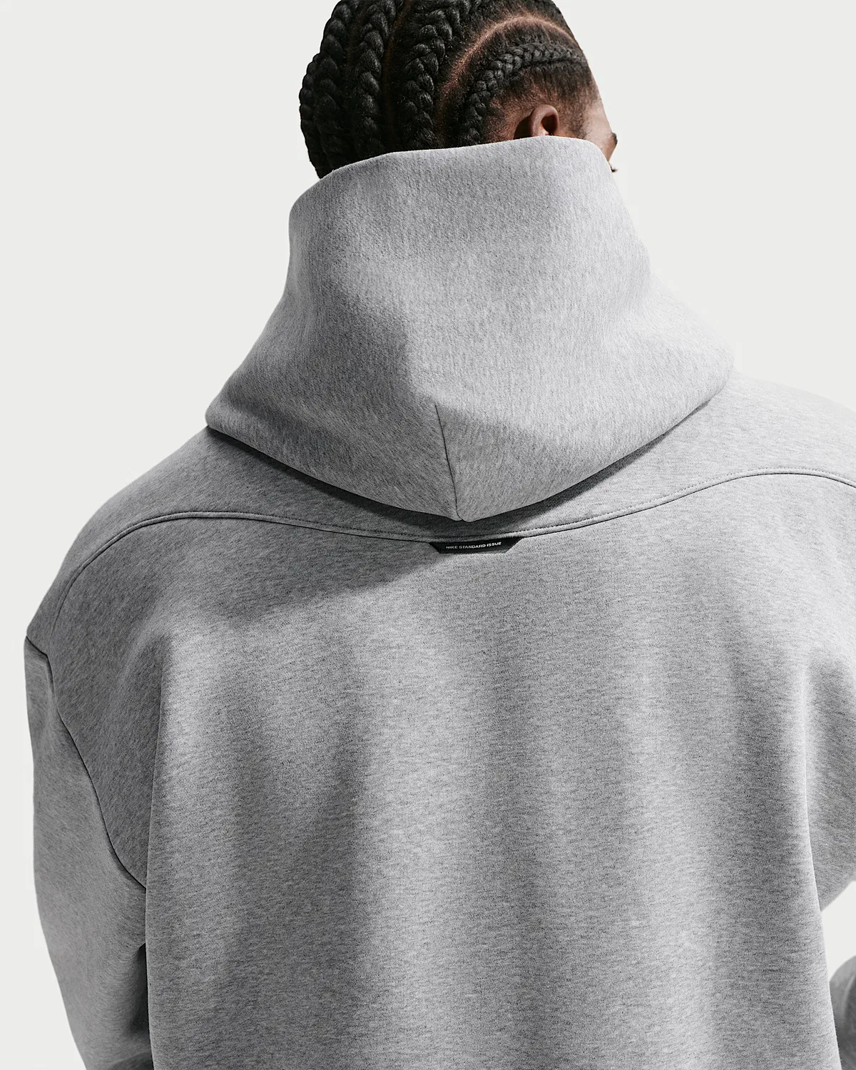 Мужская флисовая баскетбольная худи-пуловер Nike Standard Issue Therma-FIT, Dark Grey Heather/Black — фото 2