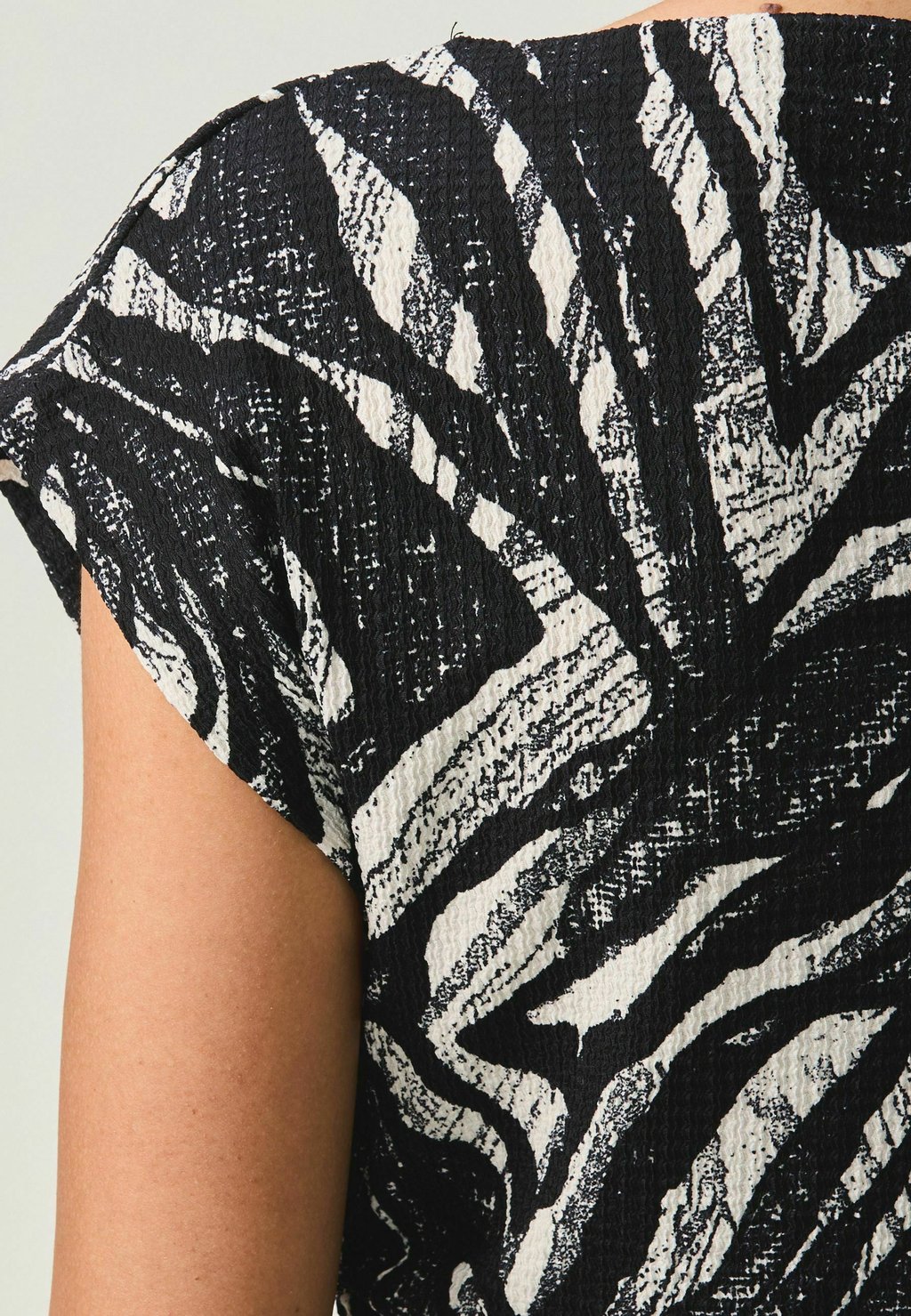 

Блуза TEXTURED RUCHED SIDE REGULAR FIT Next, черный