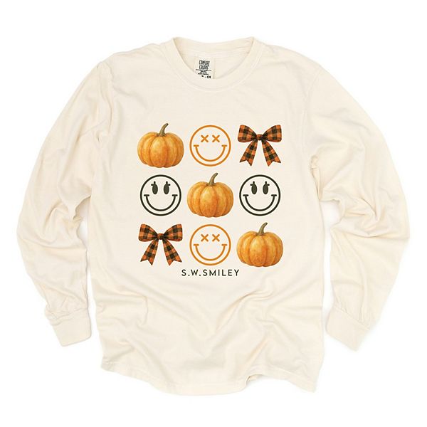 

SWSmiley pumpkin coquette chart - женская футболка с длинным рукавом и принтом, окрашенная в стиле garment dyed Simply Sage Market, Ivory