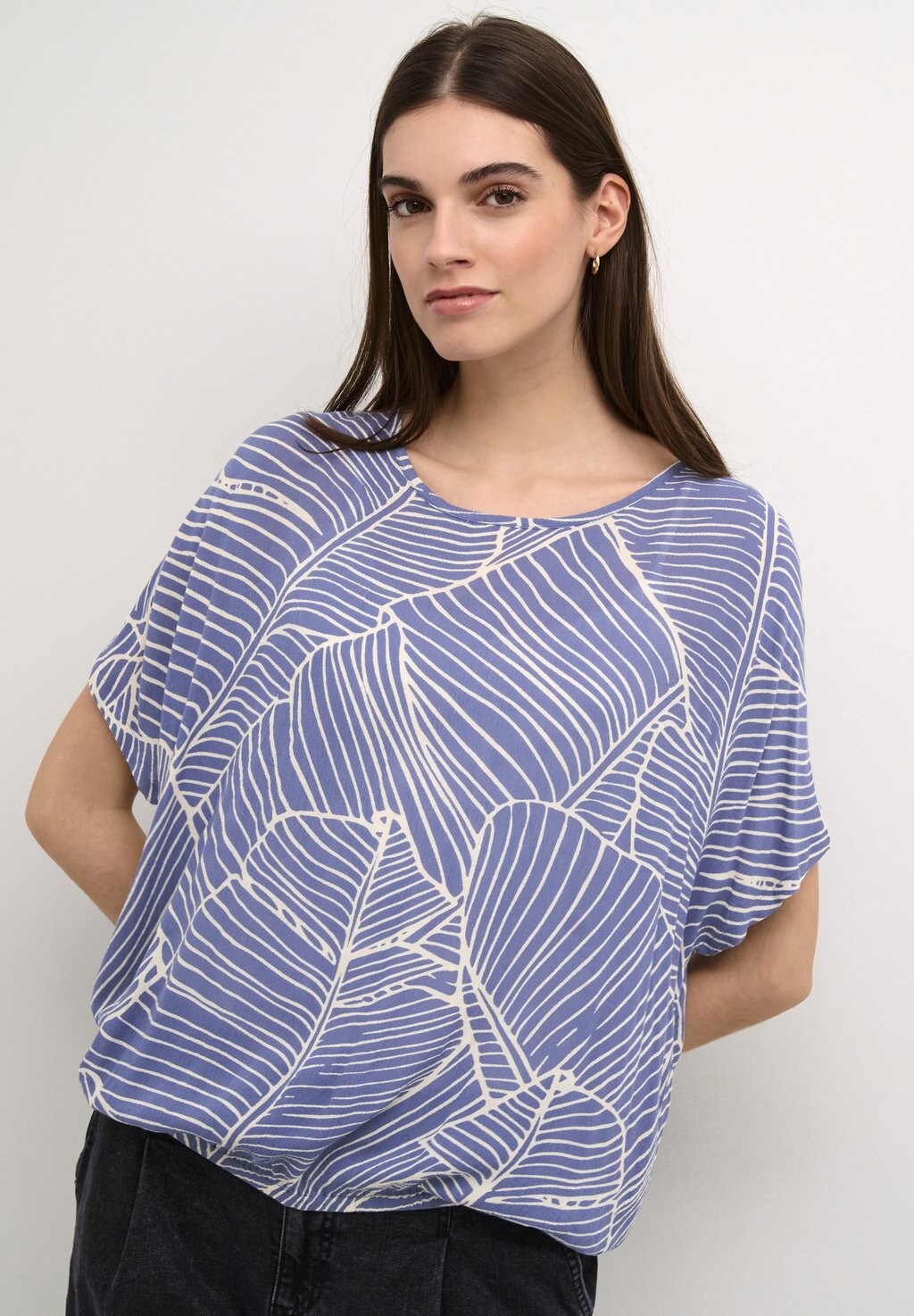 

Блузка Amber Printed Kaffe, индиго-синий лист горлицы
