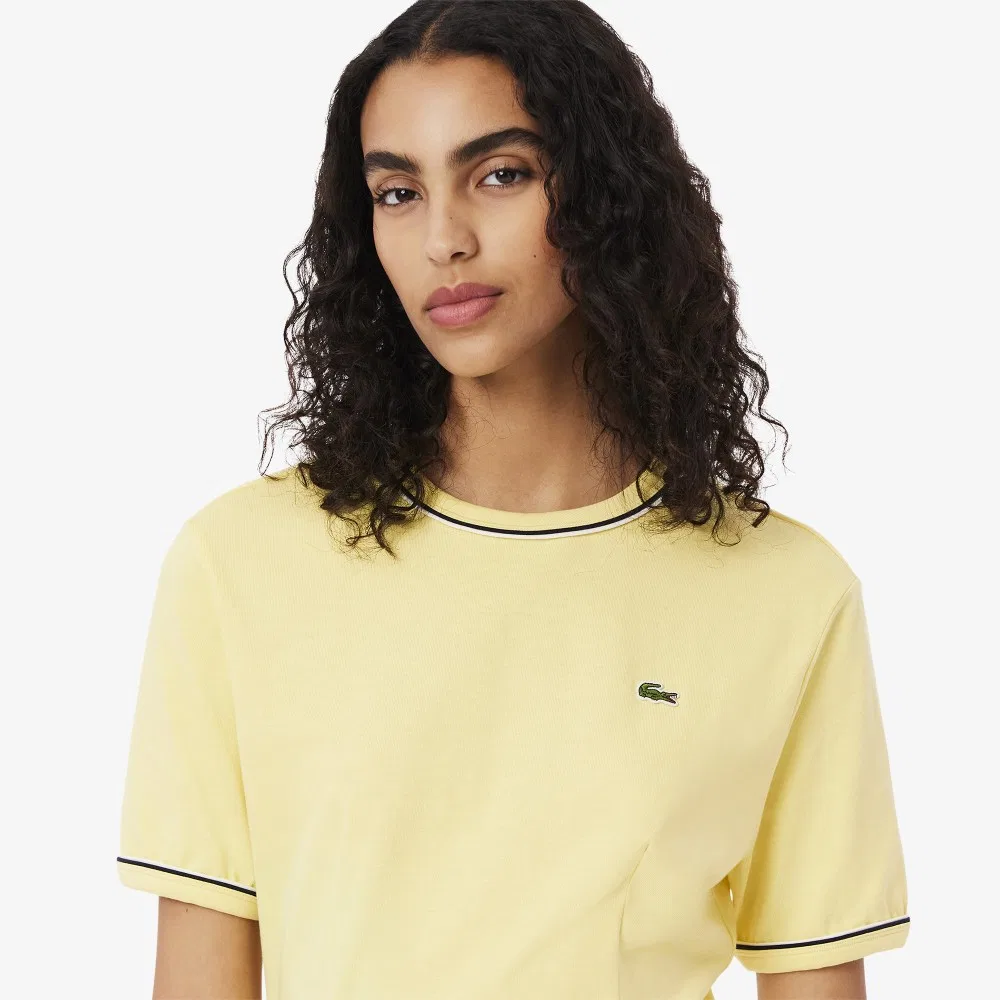 Женское приталенное платье-футболка Essential Fit & Flare жёлтого цвета от Lacoste — фото 2