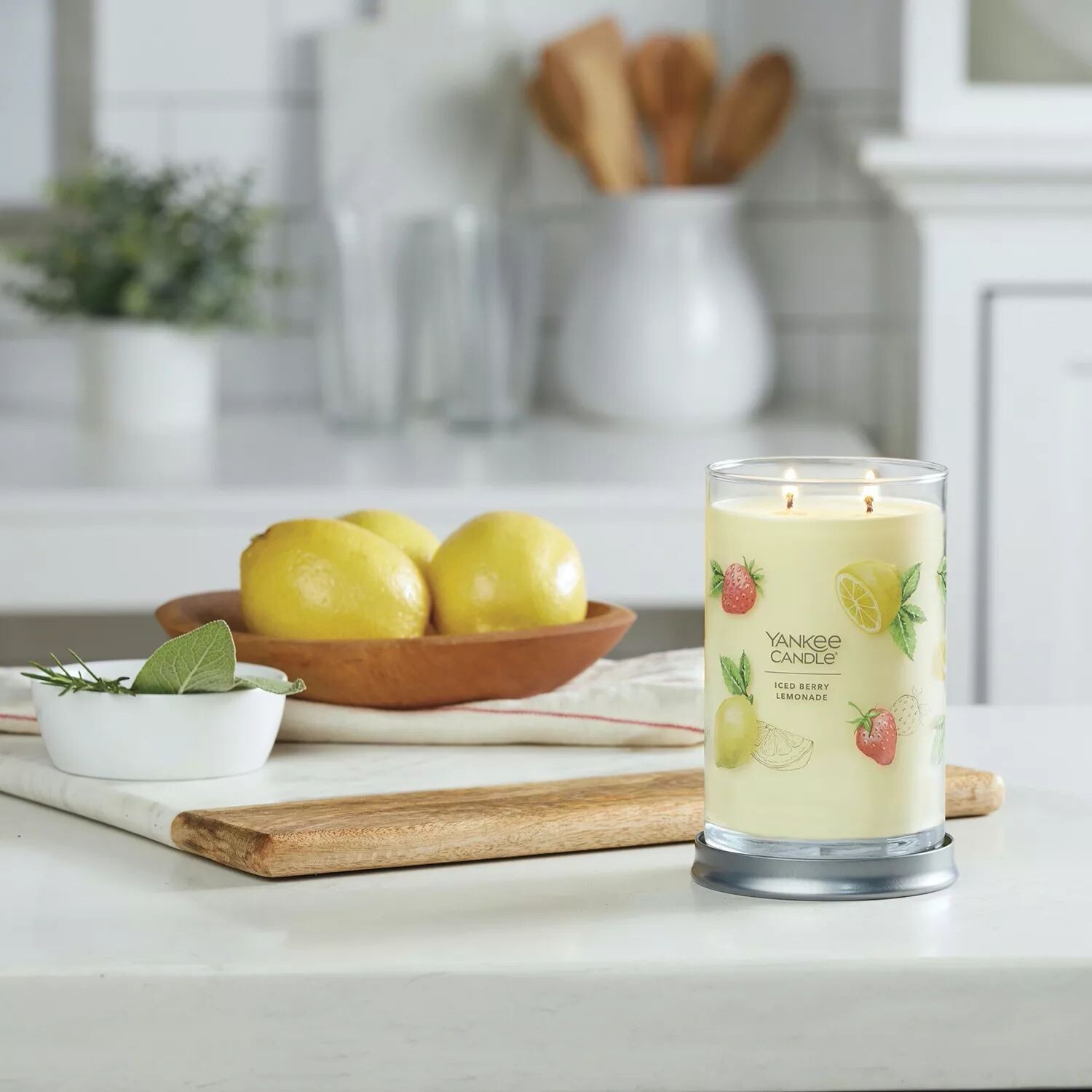 

Yankee Candle Iced Berry Lemonade Signature Большой стакан-свеча
