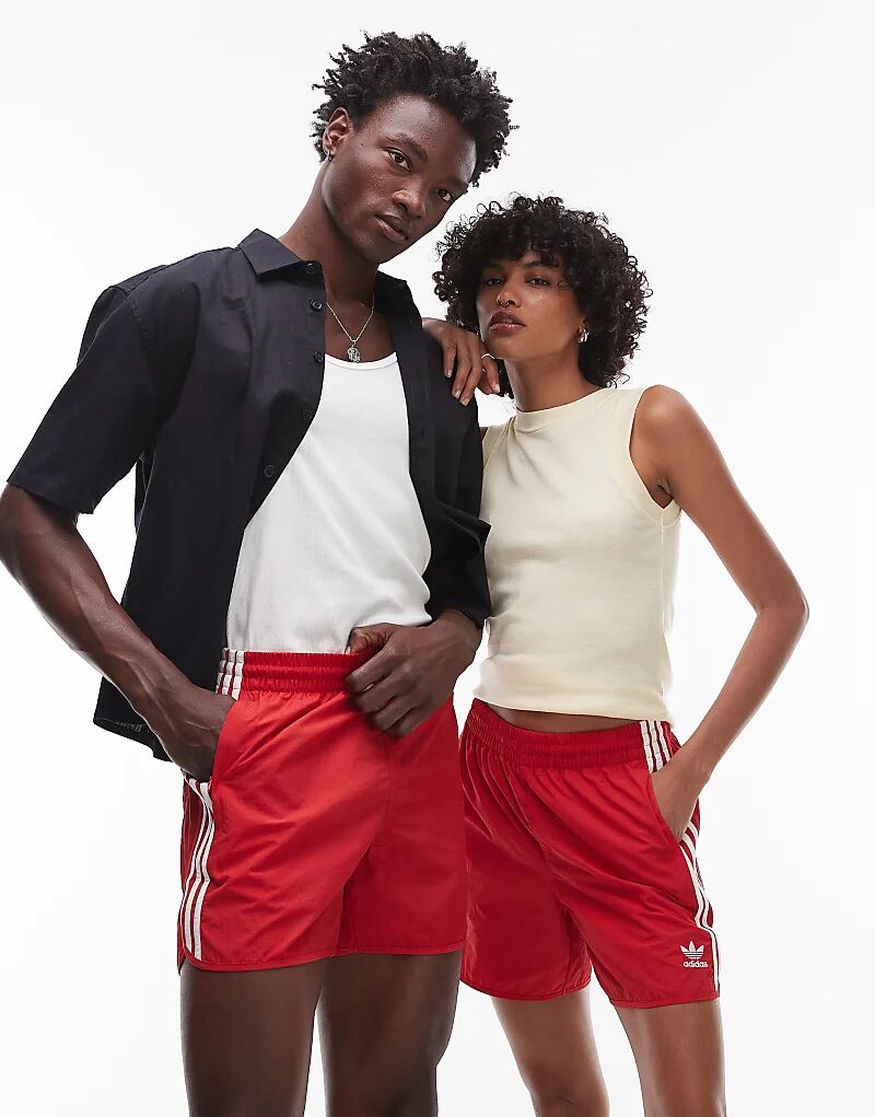 

Красные спринтерские шорты adidas Originals Adicolor