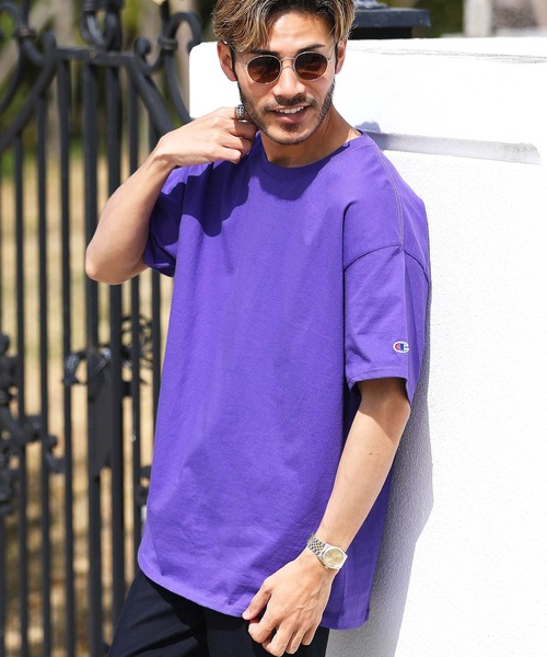 

Футболка Champion с нашивкой и логотипом, однотонная, свободного кроя, с коротким рукавом и круглым вырезом, фиолетовый