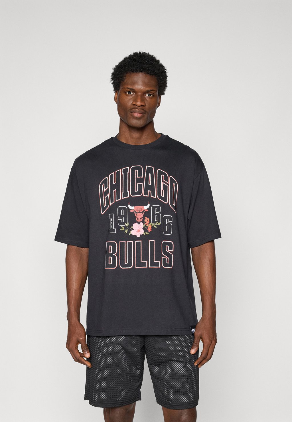

Футболка с принтом NBA CHICAGO BULLS TEE - Club wear New Era, черный
