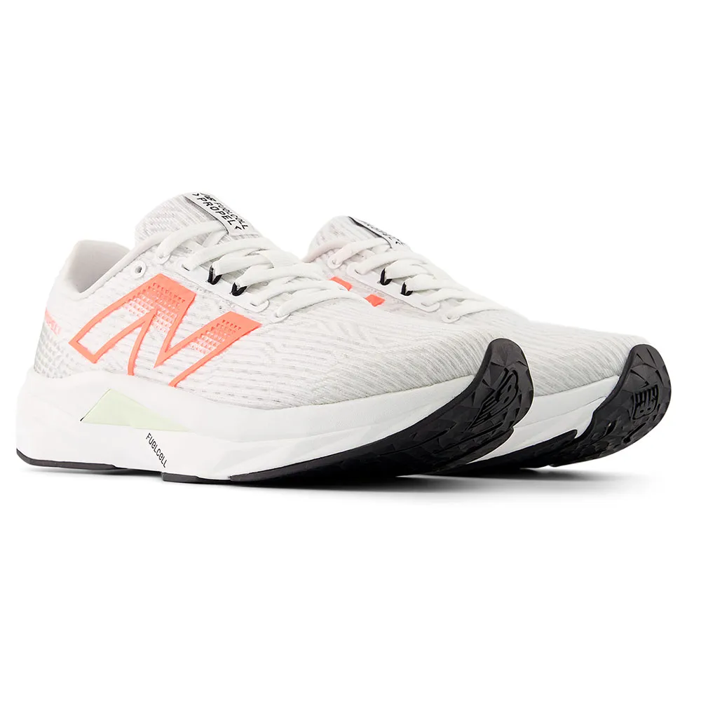 Беговые кроссовки New Balance Fuelcell Propelv5, белый
