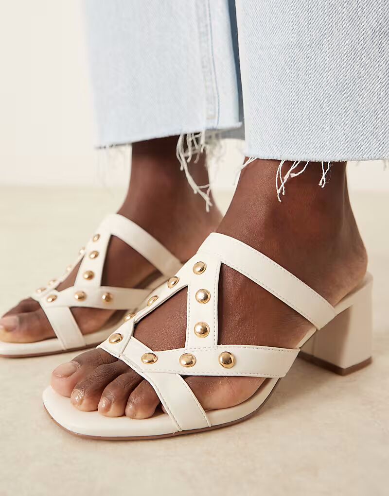 ASOS DESIGN Howdy мюли на среднем каблуке с заклепками в клетку в цвете «кремовый»