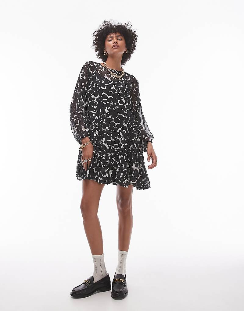 

Topshop – черно-белое мини-платье с длинными рукавами и рисунком