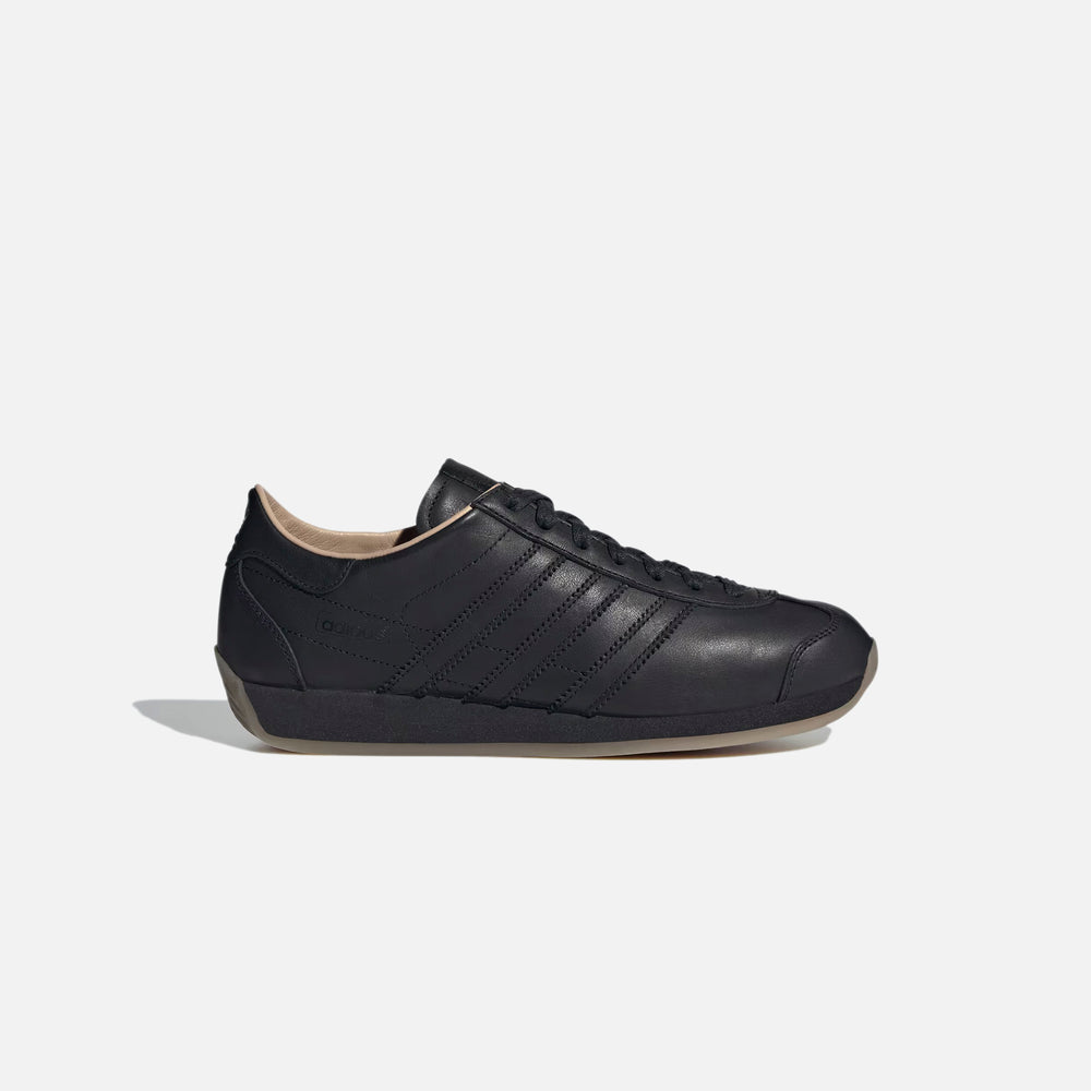 

Кроссовки adidas Country Japan, цвет Core Black/Gum