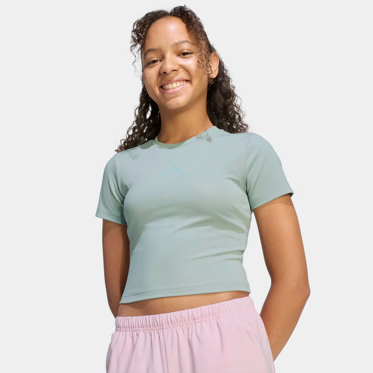 Спортивная футболка Adidas Sportswear Performance Shirt Future Icons зеленого цвета — фото 2