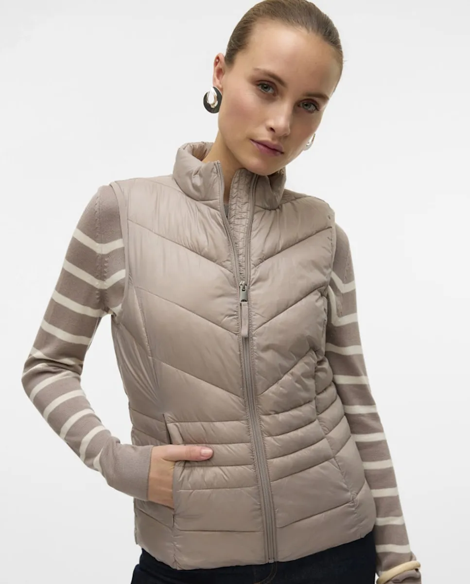 

Женский стеганый жилет с карманами Vero Moda, цвет Topo