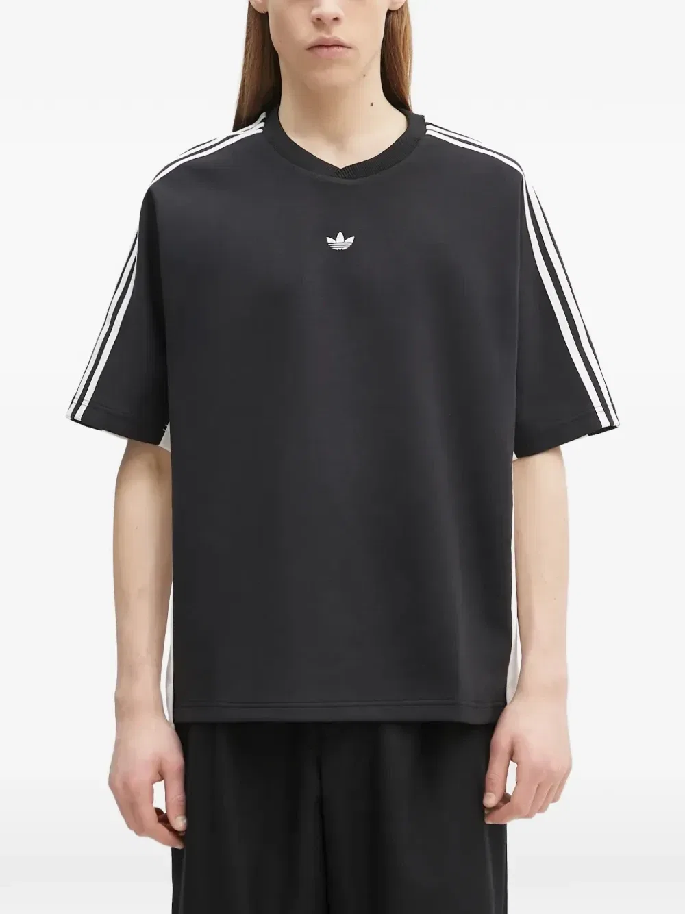Футболка с вышитым логотипом и полосатыми рукавами Adidas, черный