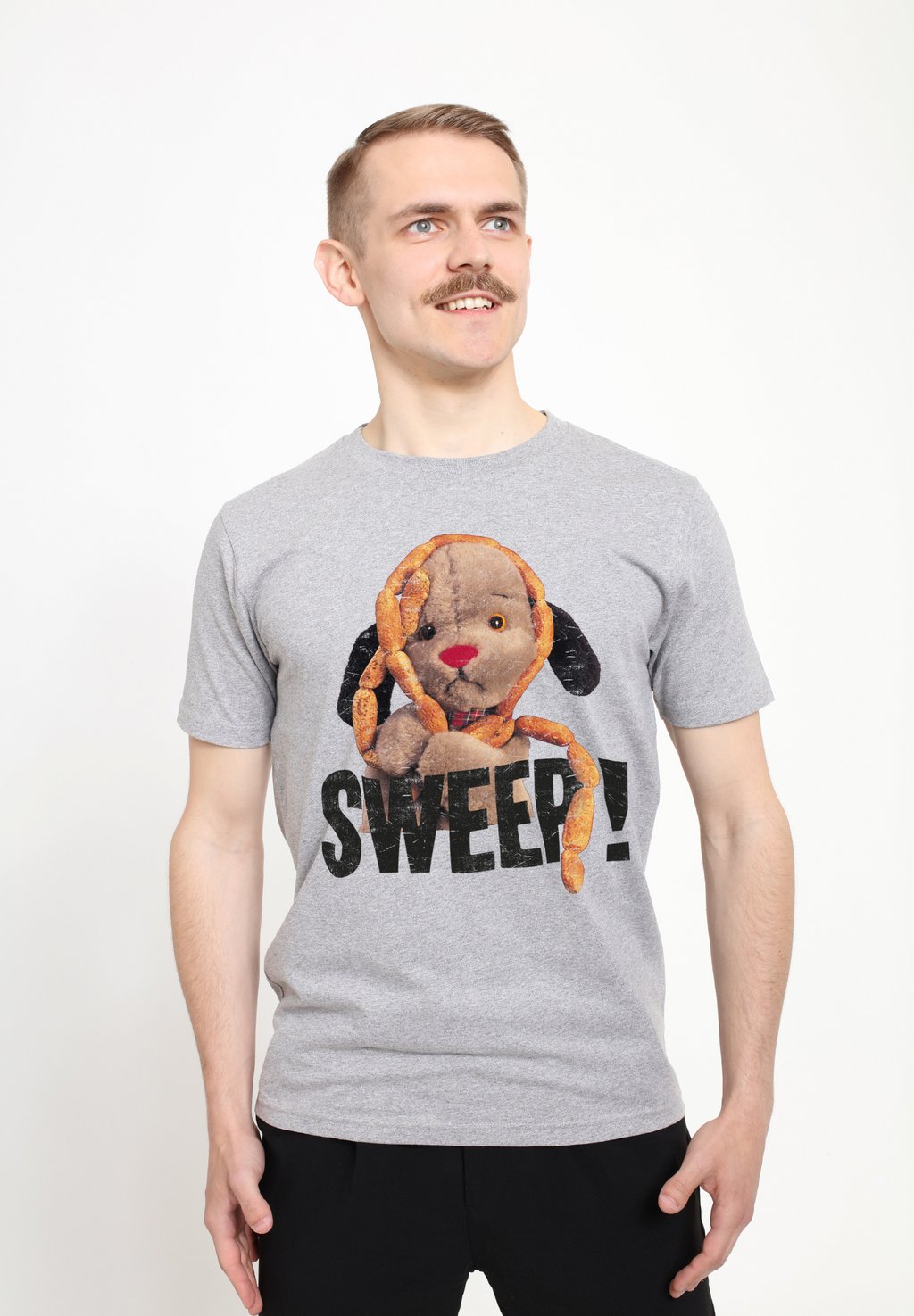 

Футболка с принтом SOOTY SAUSAGES SWEEP DISTRESSED Henry Tiger, цвет Heather Grey