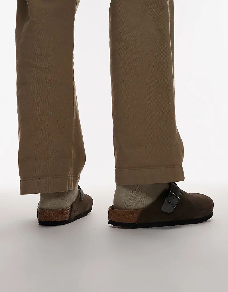 Замшевые сабо Birkenstocks Boston с контрастным ремешком коричневого цвета — фото 3