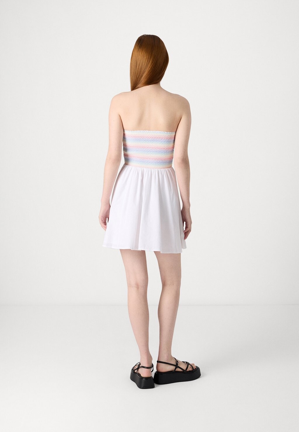 

Повседневное платье PRIDE STRAPLESS Abercrombie & Fitch, белый