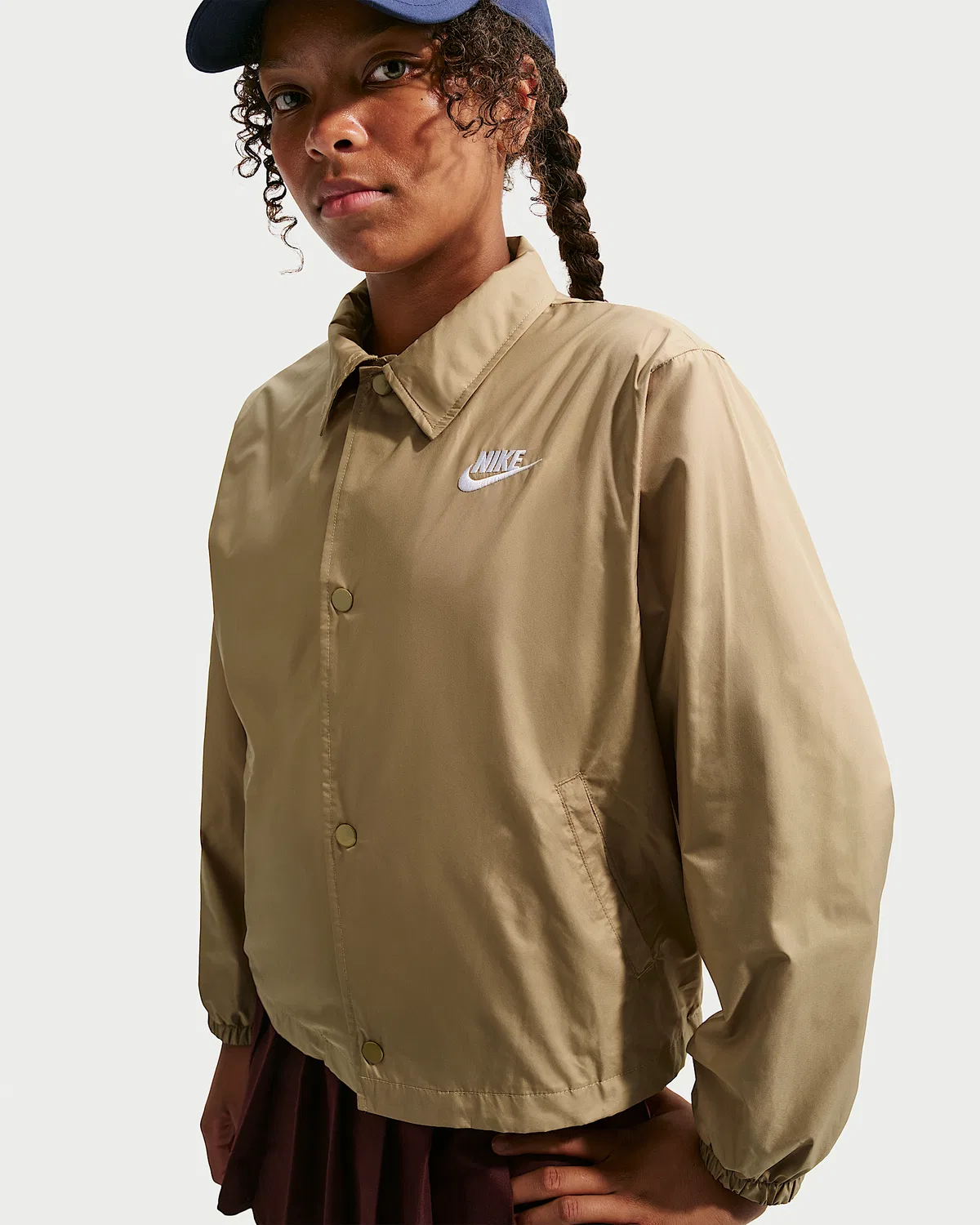 Детская куртка-тренч Repel Nike Sportswear Club, Parachute Beige/White — фото 2