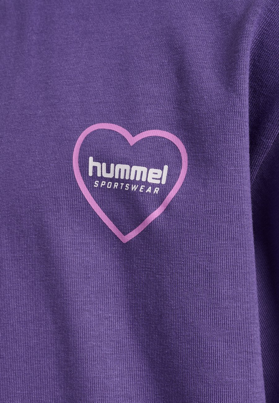 Футболка Hummel JR LOOSE S/S HEARTFIELD, Mystical/Lilac — фото 3