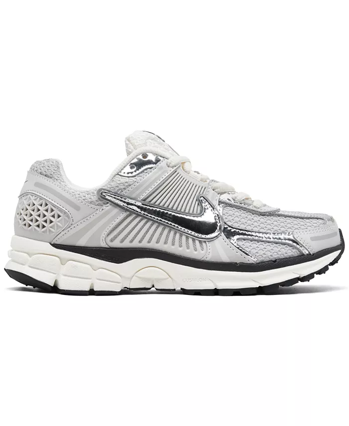 Женские повседневные кроссовки Zoom Vomero 5 от Finish Line Nike, мультиколор — фото 2