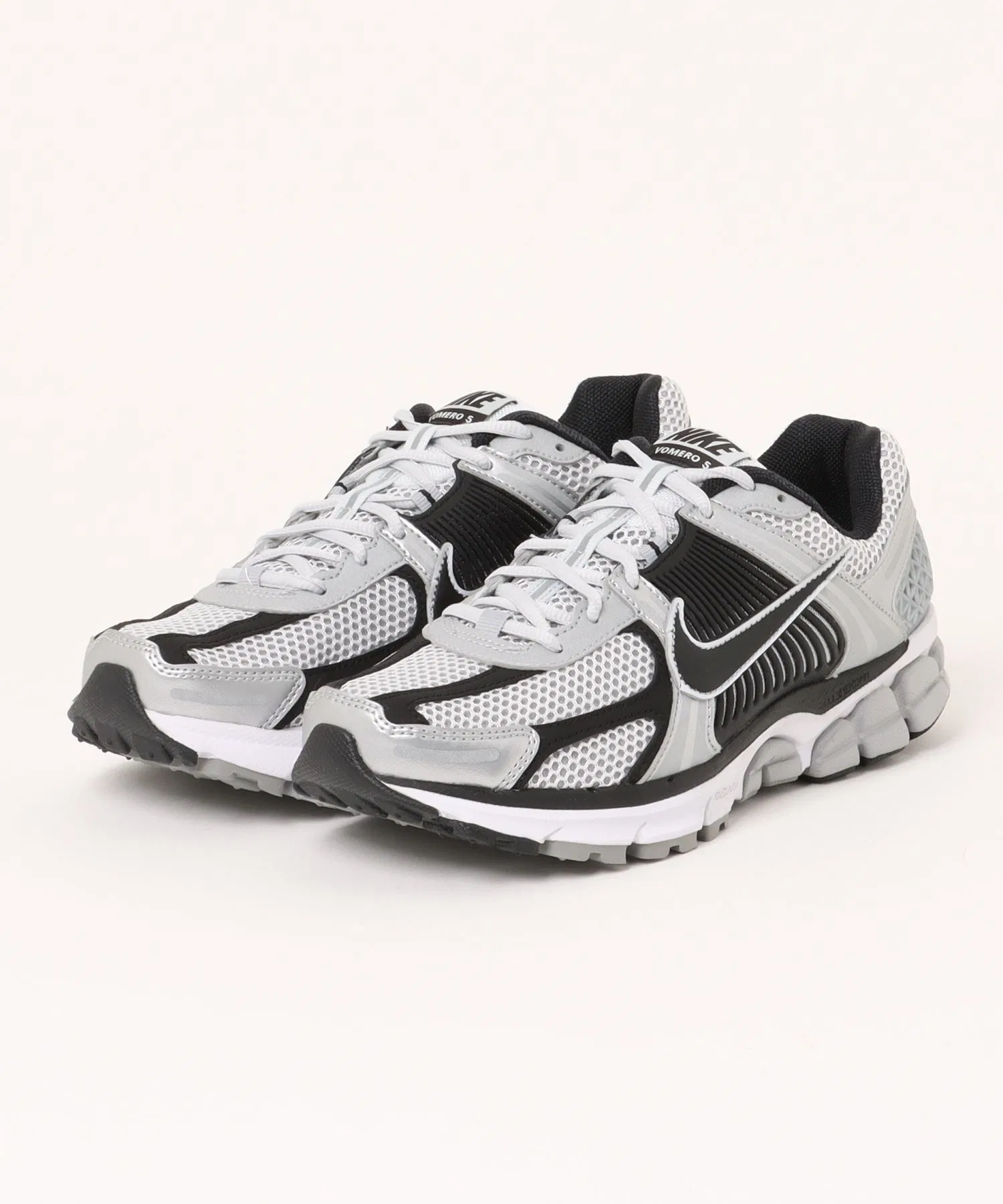 Мужские кроссовки NIKE ZOOM VOMERO 5 серебряные