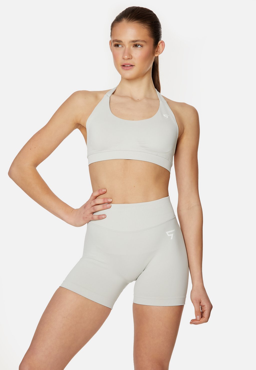 

Спортивный бюстгальтер средней поддержки EVE SEAMLESS HALTER SQUATPROOF, бежевый