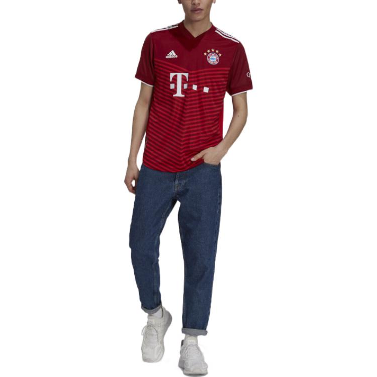 Джерси Men's adidas Bayern Munich 21/22 Home Stripe Printing Alphabet Pattern V Neck Short Sleeve Soccer/Football Jersey Red — фото 3