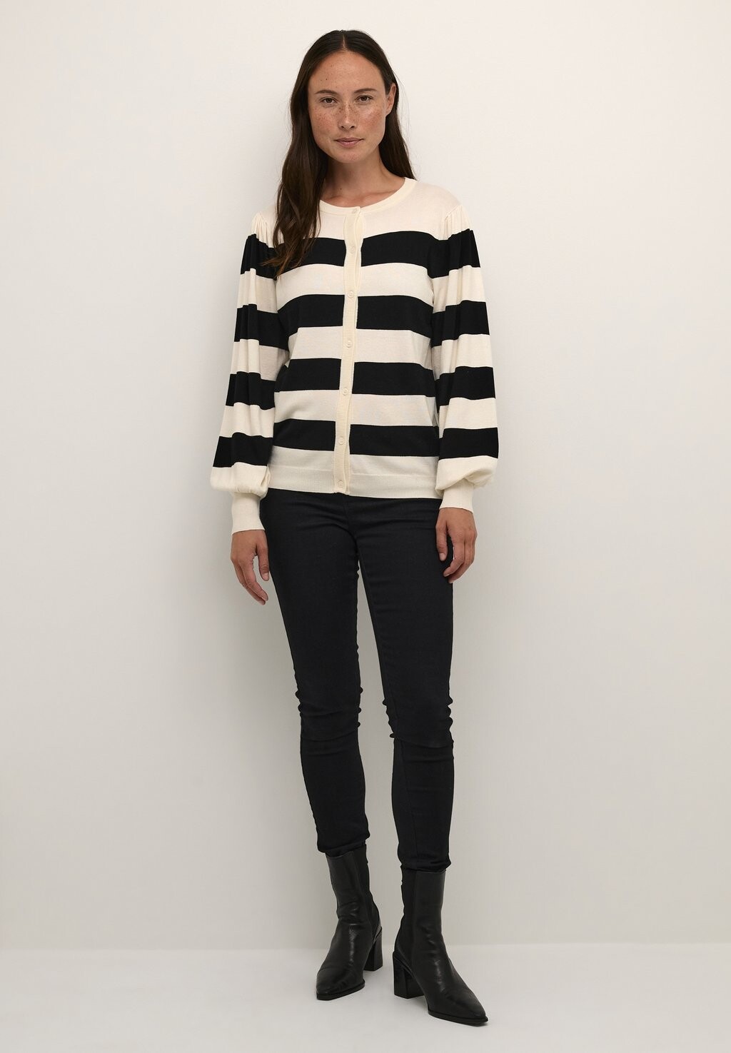 

Кардиган Lizza Striped Kaffe, черная горлица в яркую полоску