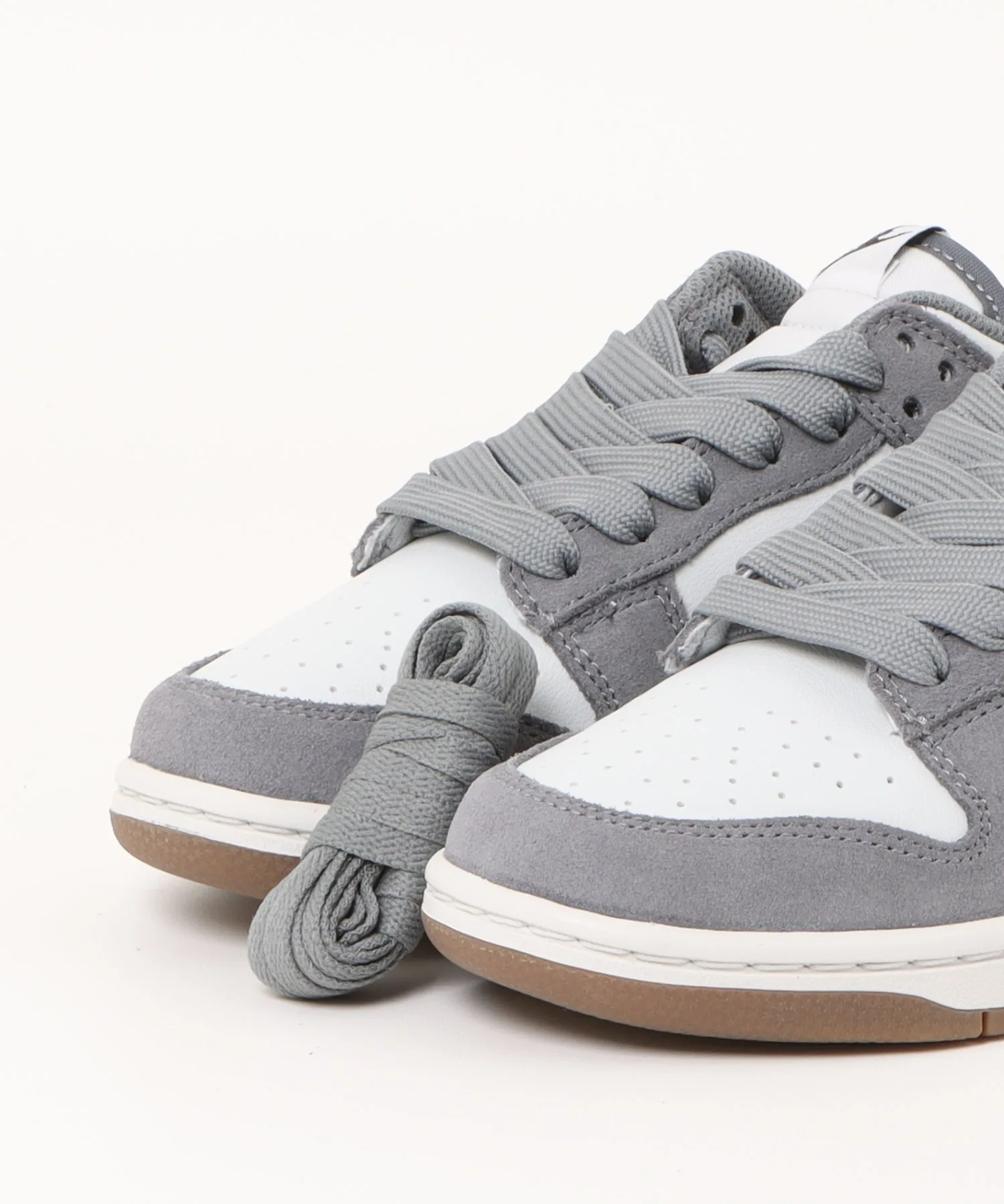 Мужские кроссовки NIKE DUNK LOW RETRO SE GY/WHT серые — фото 4