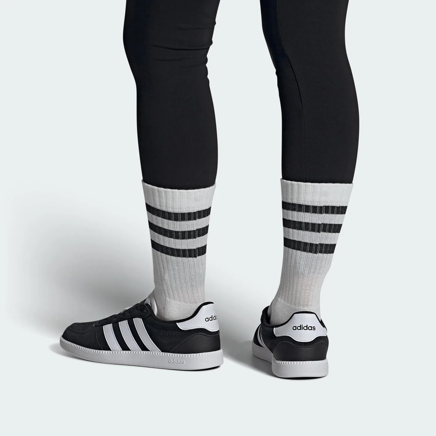 Унисекс кроссовки Adidas Breaknet Sleek, белый/черный — фото 2