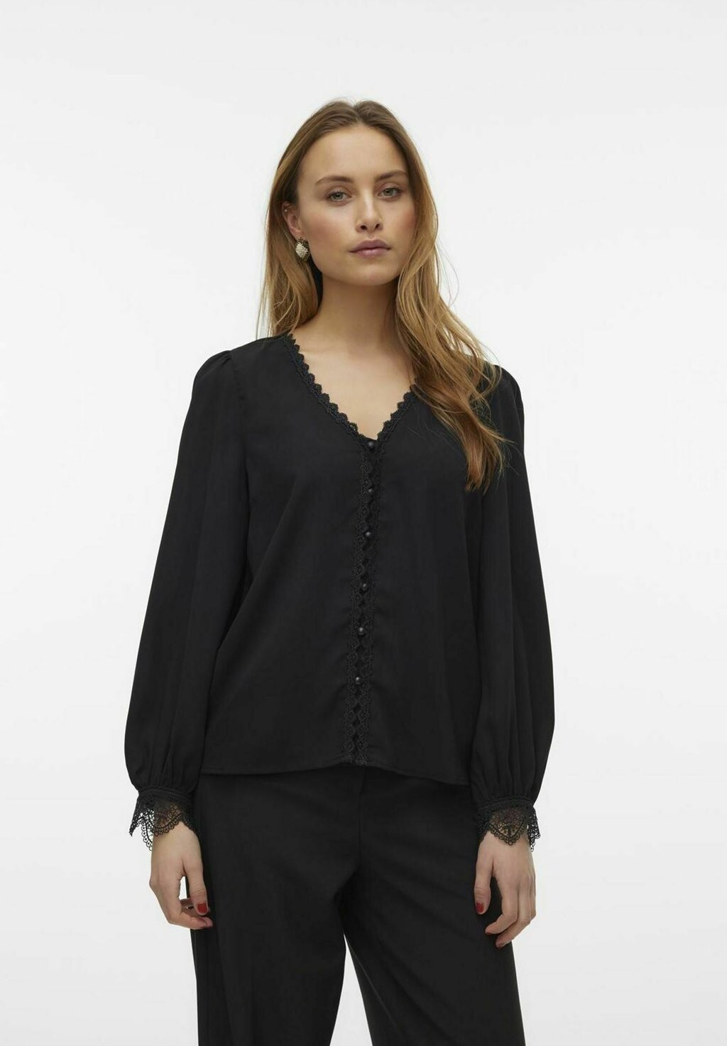 

Блузка Vero Moda, черный