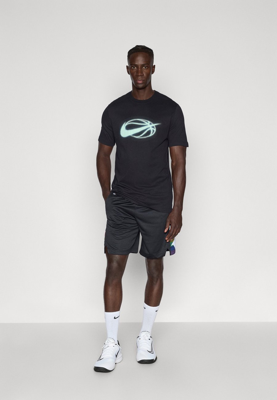 Спортивные шорты Nike Performance DENVER NUGGETS MNK DF SWGMN SHORT CITY EDITION 25, Black/Amarillo/Black — фото 2