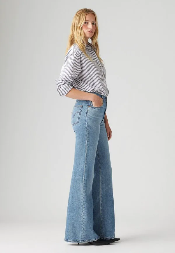 Расклешенные джинсы с колокольчиками на груди Levi'S, Next Saturday No Crease — фото 4