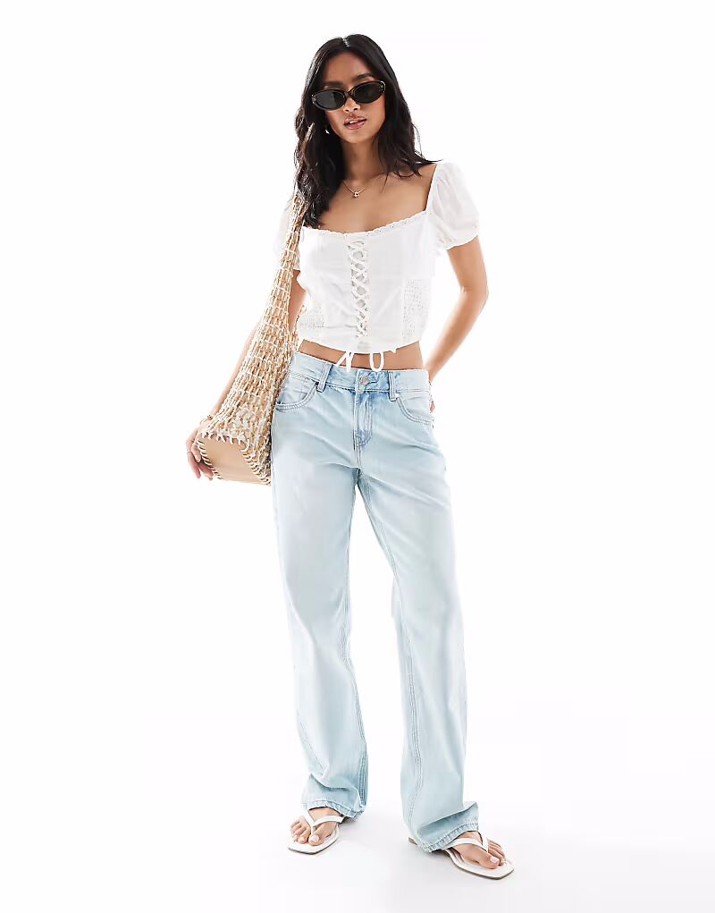 

Джинсы Petite D03 прямого кроя с заниженной талией светло-голубого цвета Stradivarius