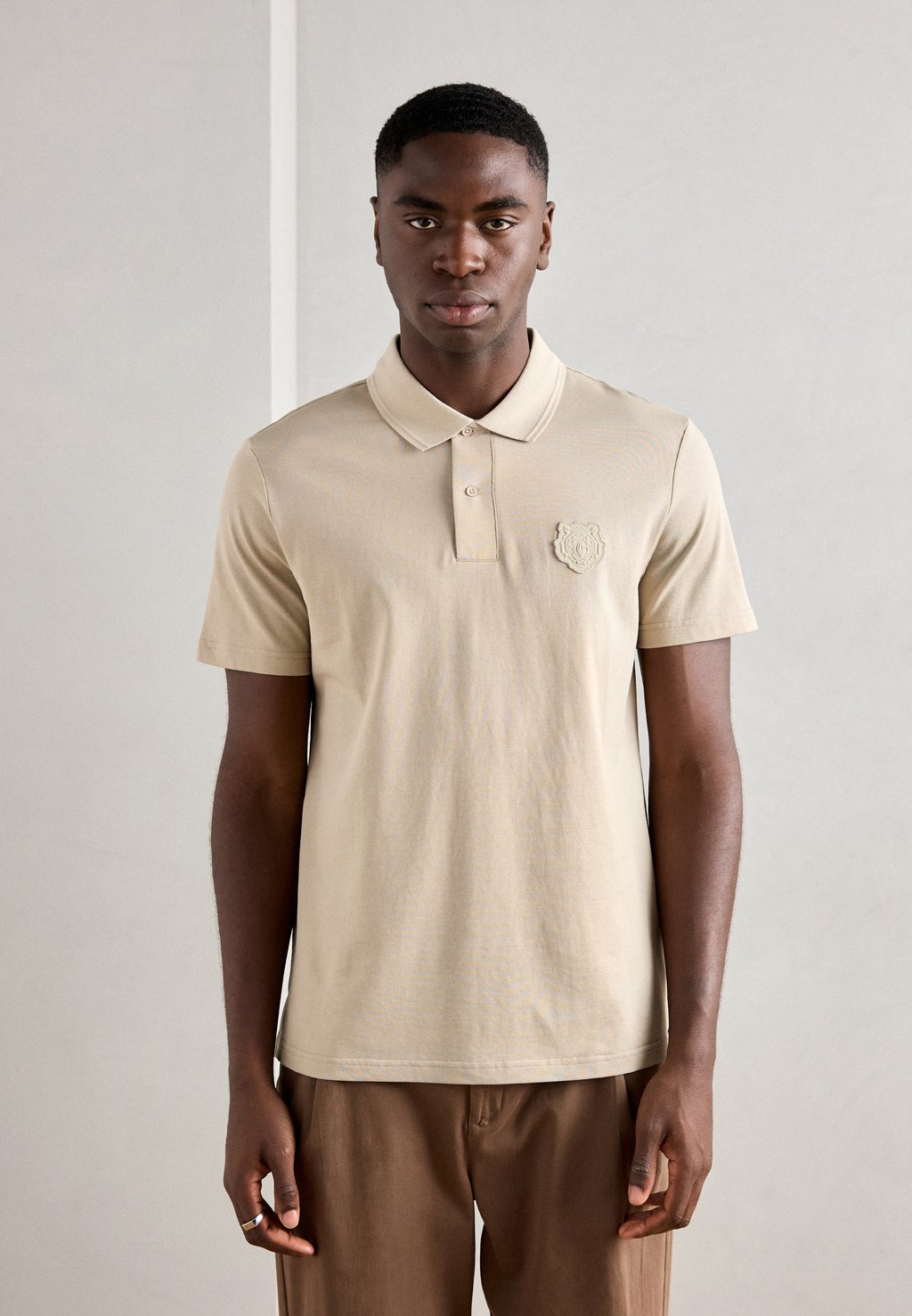

Рубашка поло REGULAR FIT IN MERCERIZED WITH PUFFY TIGER PATCH Antony Morato, песочный