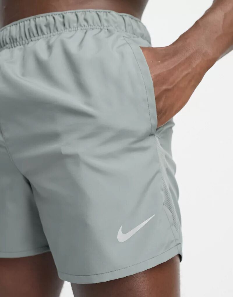 Серые шорты Nike Dri-FIT Challenger 5 дюймов — фото 4