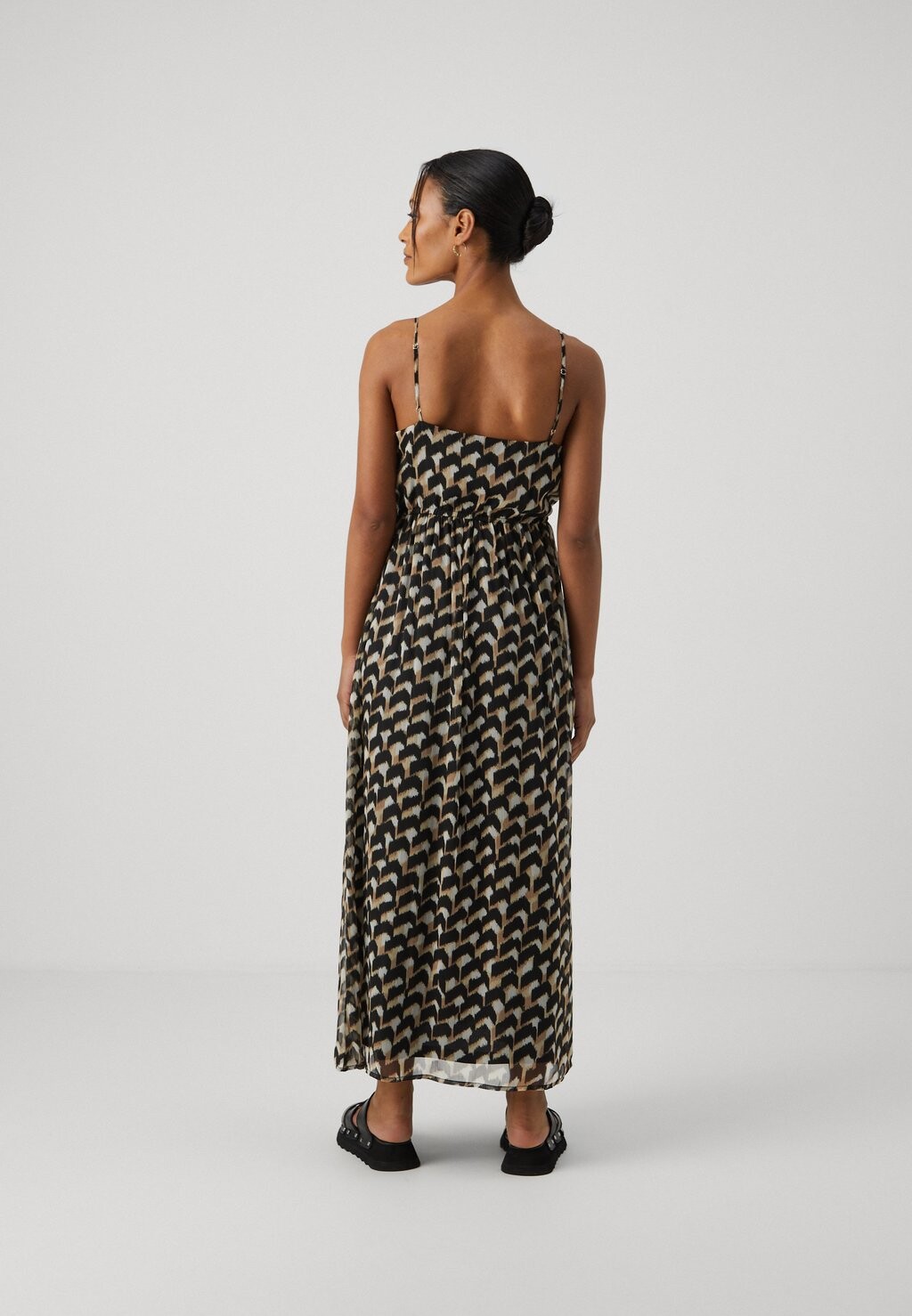 

Длинное платье VMSMILLA SINGLET WRAP ANKLE DRESS Vero Moda, черный