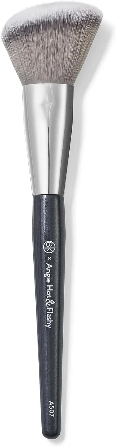 Кисть угловая BK Beauty A507 Angie Hot & Flashy для румян, бронзера и контурирования, серая