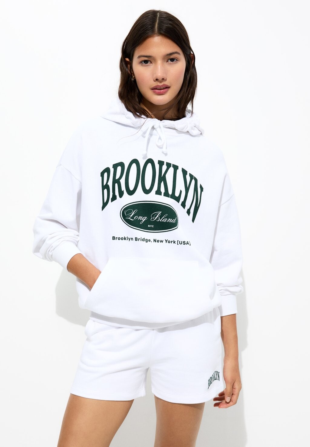 

Толстовка с капюшоном NEW YORK PULL&BEAR, белый