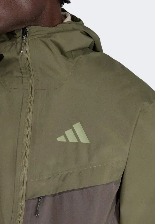 Куртка дождевая водонепроницаемая Adidas Terrex, оливковый страта, теневой оливковый, палаточно-зеленый — фото 4