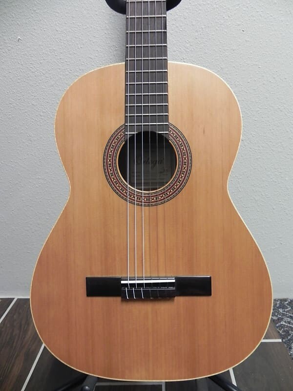 

Акустическая гитара Ortega Traditional Series R180 Solid Cedar Classical Guitar