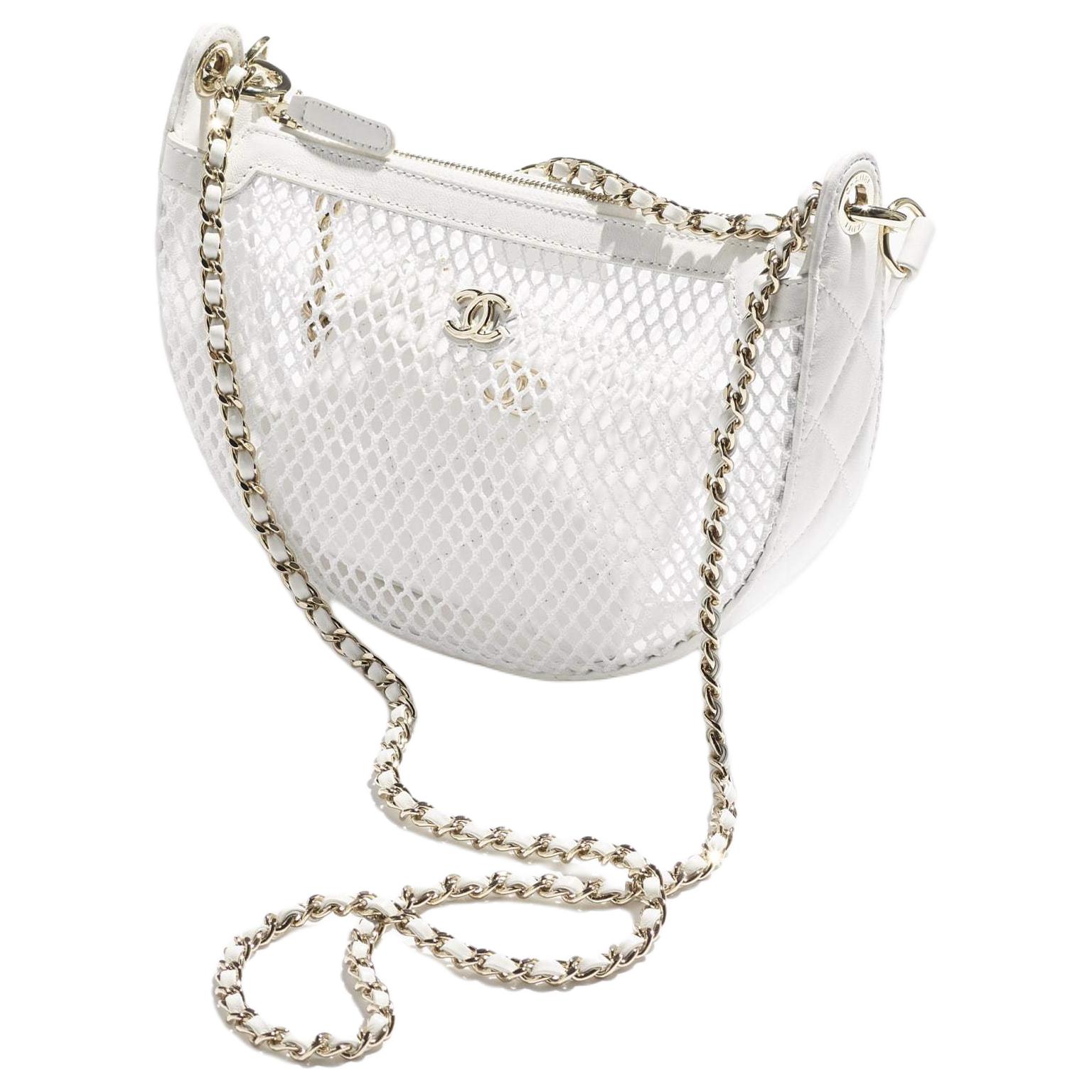 CHANEL Сумка через плечо женская белая из яркой замши с золотистой металлической фурнитурой и сетчатым узором — фото 2